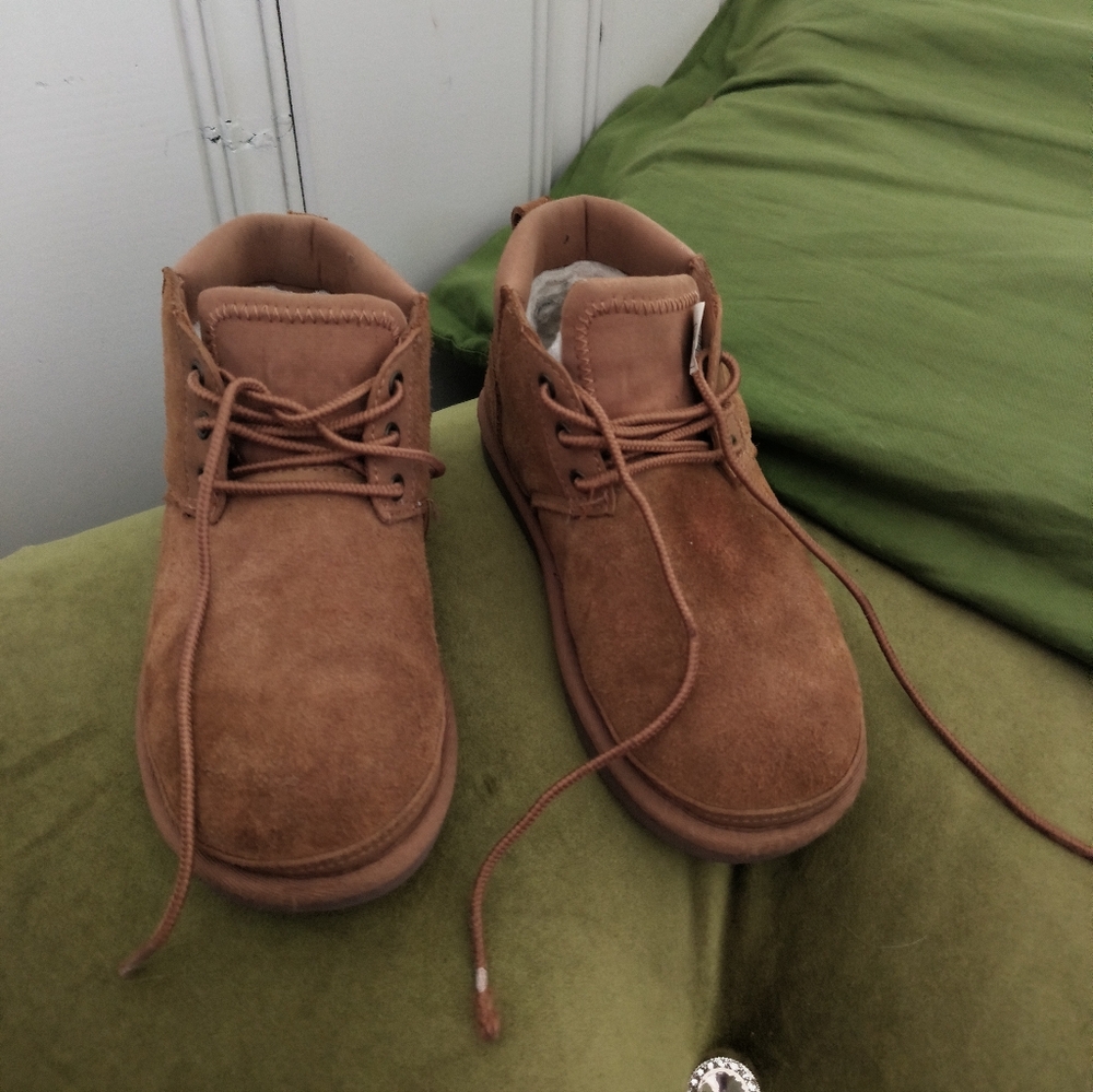 Koolaburra Men's Tan Suede Chukka Boots